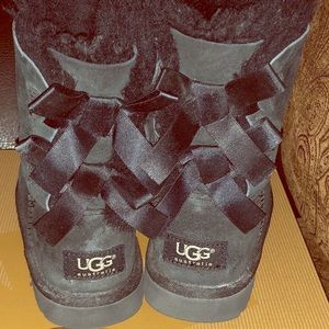 Black ugg boots